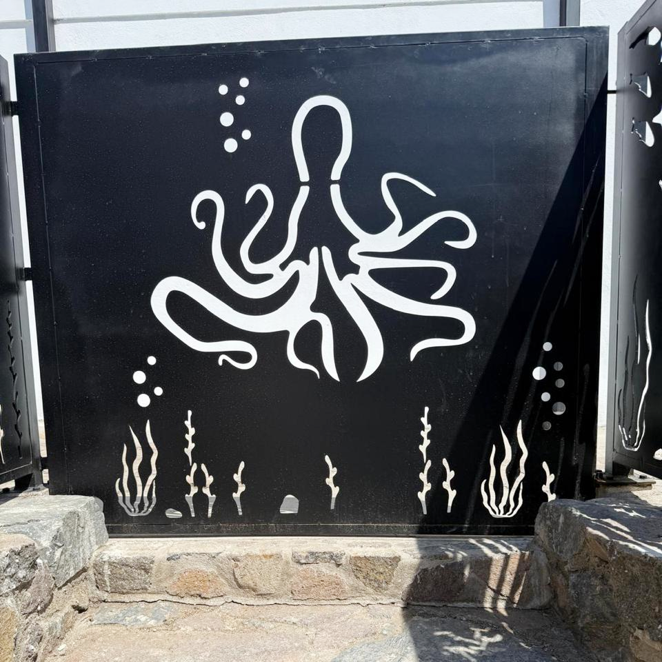Celosía en acero al carbono con diseño acuático
